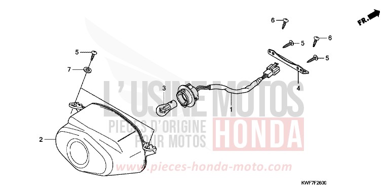 FEU ARRIERE de CBF125 VIRTUOUS WHITE (NHB16) de 2011