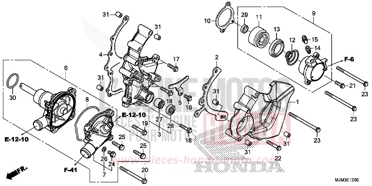 POMPE A EAU/CYLINDRE RECEPTEUR de VFR800F VICTORY RED (R334) 2014