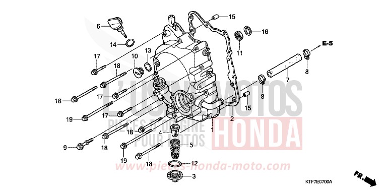 PANNEAU CARTER-MOTEUR D. de SH125 PEARL SIENA RED (R320) 2008