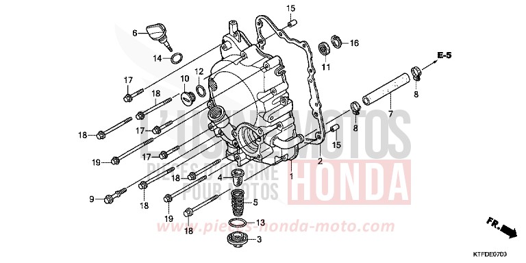 PANNEAU CARTER-MOTEUR D. de SH125 PEARL NIGHTSTAR BLACK (NHA84) 2011