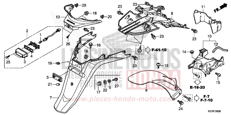GARDE-BOUE ARRIERE/FEU D'IMMATRICULATION de SH125 PEARL SIENA RED (R320) 2014